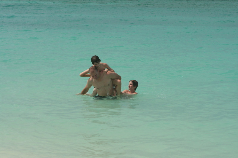 2012/10(October)/2012-10-Disney-Cruise/800x600_2012-10-02-Disney-Cruise-48-beach-Travis-Chance-Dax.JPG