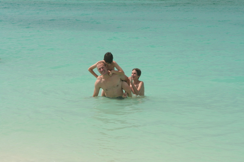 2012/10(October)/2012-10-Disney-Cruise/800x600_2012-10-02-Disney-Cruise-53-beach-Travis-Chance-Dax.JPG