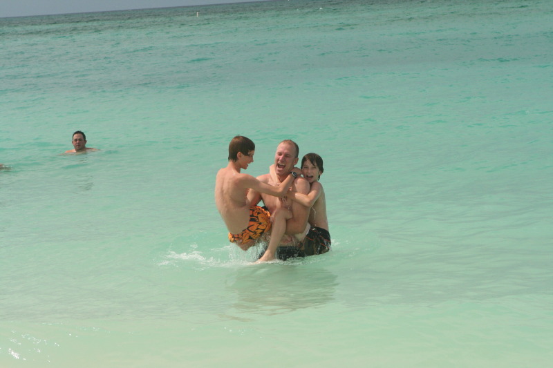 2012/10(October)/2012-10-Disney-Cruise/800x600_2012-10-02-Disney-Cruise-60-beach-Travis-Chance-Dax.JPG