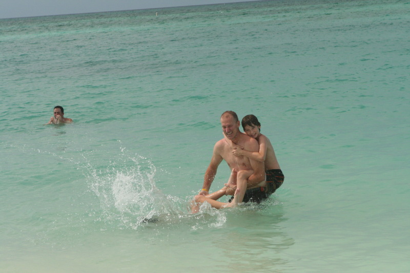 2012/10(October)/2012-10-Disney-Cruise/800x600_2012-10-02-Disney-Cruise-64-beach-Travis-Chance-Dax.JPG