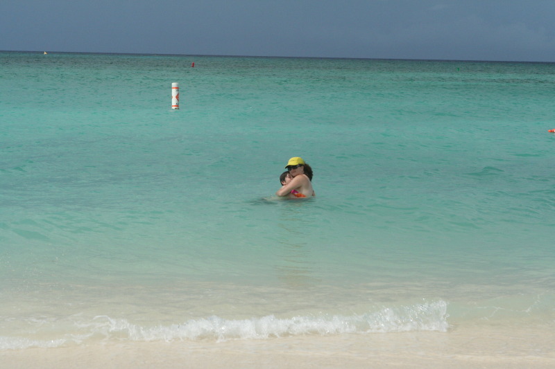 2012/10(October)/2012-10-Disney-Cruise/800x600_2012-10-02-Disney-Cruise-67-beach-Suzi-Dax.JPG