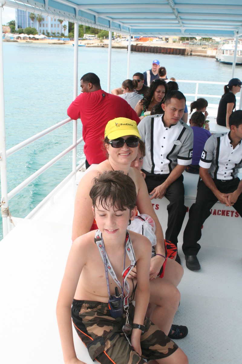 2012/10(October)/2012-10-Disney-Cruise/800x600_2012-10-02-Disney-Cruise-75-Dax-Suzi.JPG