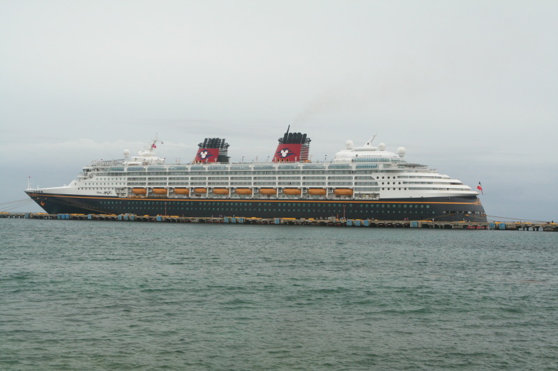 2012/10(October)/2012-10-Disney-Cruise/800x600_2012-10-03-Disney-Cruise-04-ship.JPG