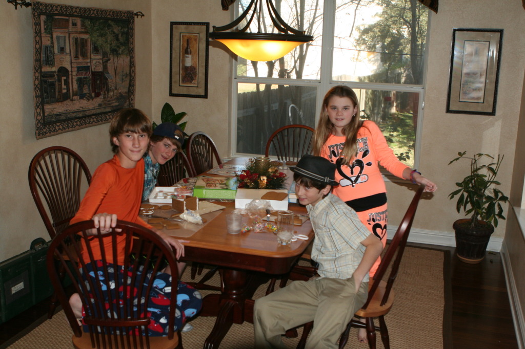 2012-12-25-Christmas-Day-06-Chance-Vale-Dax-Kyla-gingerbread-houses.JPG