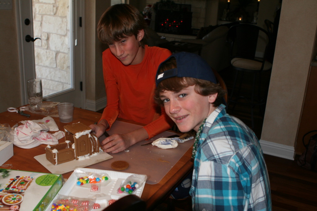 2012/12(December)/Christmas/Day/1024x768_2012-12-25-Christmas-Day-12-gingerbread-house-Chance-Vale.JPG