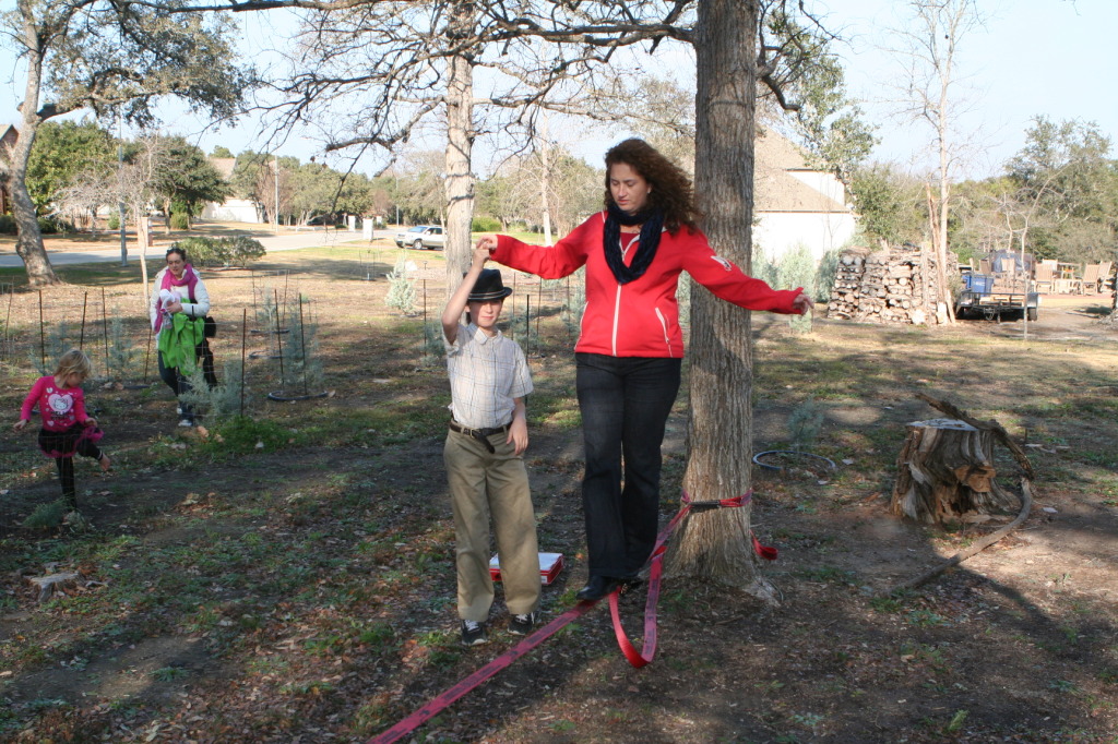 2012/12(December)/Christmas/Day/1024x768_2012-12-25-Christmas-Day-39-slackline-Dax-Suzi.JPG