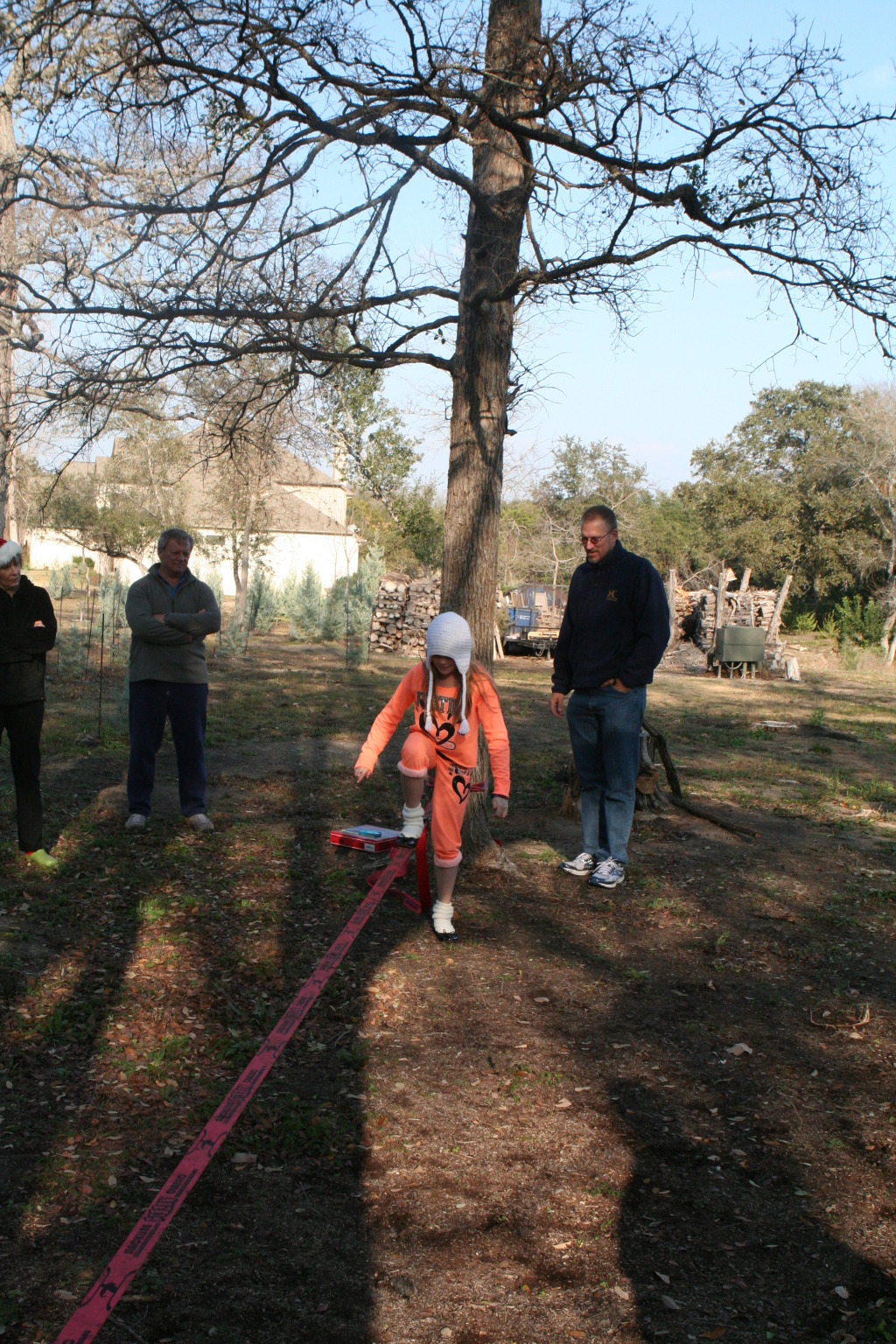 2012/12(December)/Christmas/Day/1024x768_2012-12-25-Christmas-Day-88-slackline-Janee-Jim-Sydney-Travis.JPG