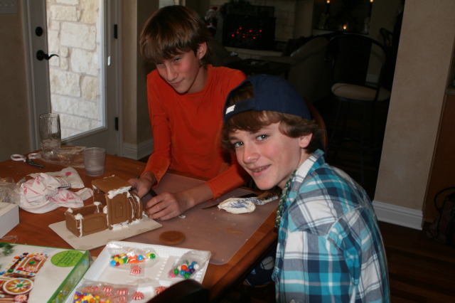 2012/12(December)/Christmas/Day/640x480_2012-12-25-Christmas-Day-12-gingerbread-house-Chance-Vale.JPG