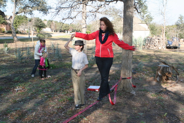 2012/12(December)/Christmas/Day/640x480_2012-12-25-Christmas-Day-40-slackline-Dax-Suzi.JPG