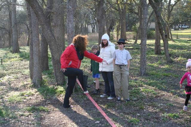 2012/12(December)/Christmas/Day/640x480_2012-12-25-Christmas-Day-65-slackline-Suzi-Ian-Heaher-Dax.JPG