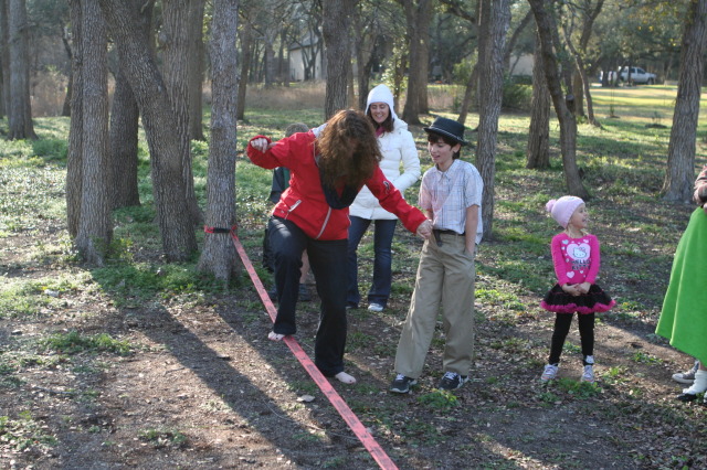 2012-12-25-Christmas-Day-67-slackline-Suzi-Heather-Dax-Sydney-Kyla-Justin.JPG