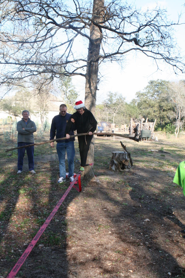 2012/12(December)/Christmas/Day/640x480_2012-12-25-Christmas-Day-87-slackline-Jim-Travis-Janeen.JPG