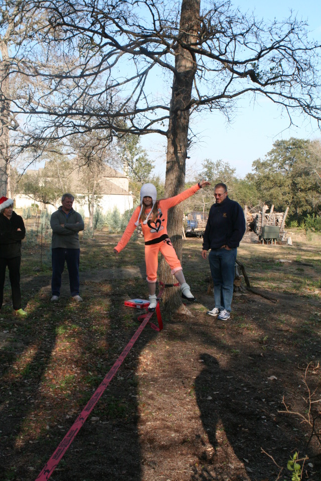 2012-12-25-Christmas-Day-91-slackline-Janeen-Jim-Kyla-Travis.JPG