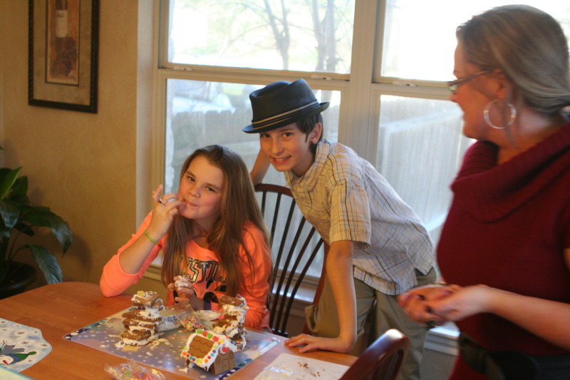 2012-12-25-Christmas-Day-07-gingerbread-house-Kyla-Dax-Katie.JPG