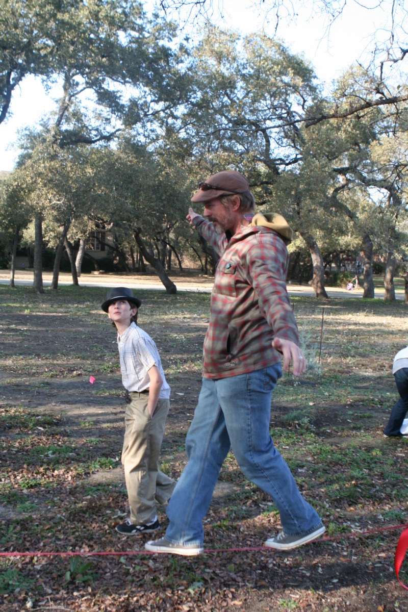2012/12(December)/Christmas/Day/800x600_2012-12-25-Christmas-Day-45-slackline-Dax-Justin.JPG