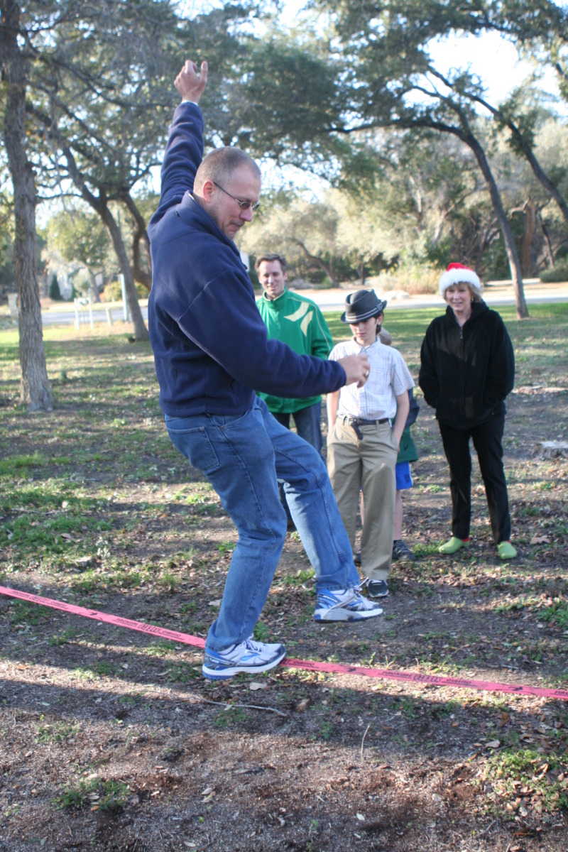 2012/12(December)/Christmas/Day/800x600_2012-12-25-Christmas-Day-55-slackline-Travis.JPG