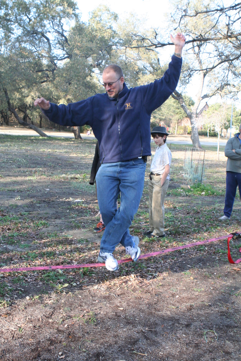 2012/12(December)/Christmas/Day/800x600_2012-12-25-Christmas-Day-82-slackline-Travis-Jim.JPG