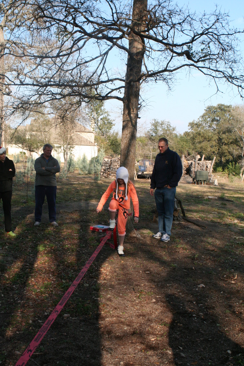 2012/12(December)/Christmas/Day/800x600_2012-12-25-Christmas-Day-88-slackline-Janee-Jim-Sydney-Travis.JPG