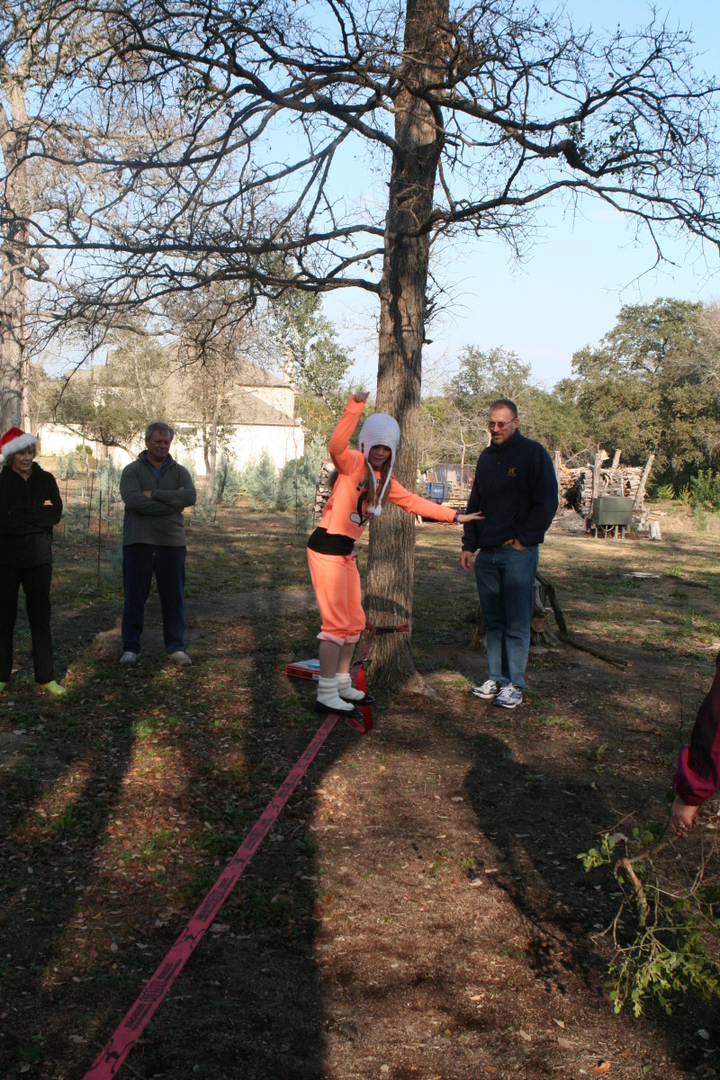 2012/12(December)/Christmas/Day/800x600_2012-12-25-Christmas-Day-92-slackline-Janeen-Jim-Kyla-Travis.JPG