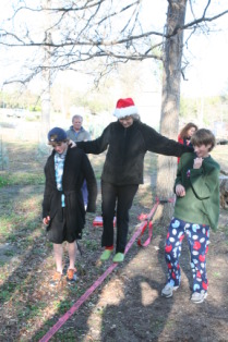 2012-12-25-Christmas-Day-70-slackline-Vale-Jim-Janeen-Chance-Suzi.JPG