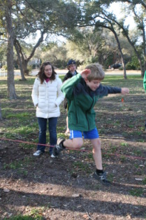 2012-12-25-Christmas-Day-78-slackline-Heather-Vale-Ian.JPG