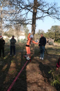 2012-12-25-Christmas-Day-92-slackline-Janeen-Jim-Kyla-Travis.JPG