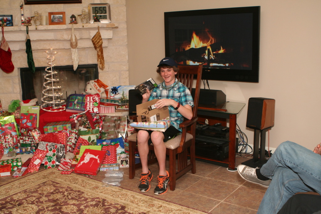 2012/12(December)/Christmas/Eve/1024x768_2012-12-24-Christmas-040-Vale-Halo-Reach.JPG