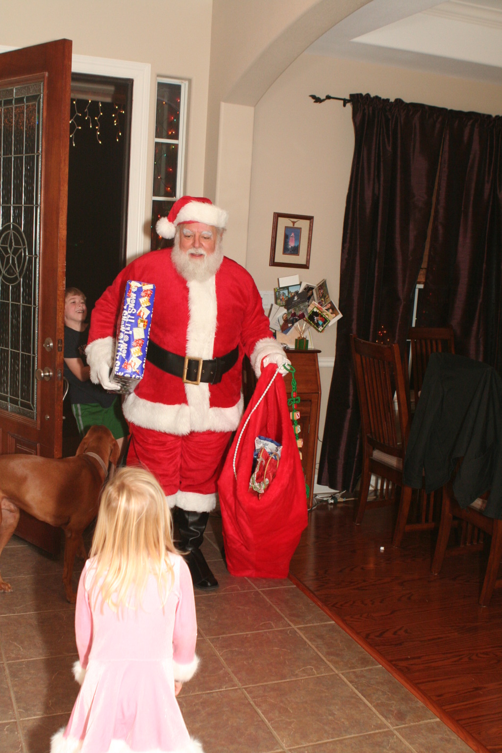 2012/12(December)/Christmas/Eve/1024x768_2012-12-24-Christmas-044-Santa-Ian-Bevo-Sydney.JPG