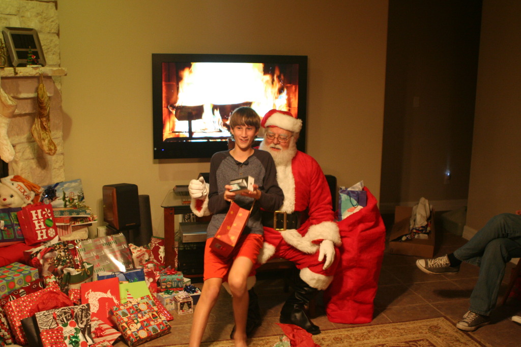 2012/12(December)/Christmas/Eve/1024x768_2012-12-24-Christmas-057-Santa-Chance-iPhone5.JPG