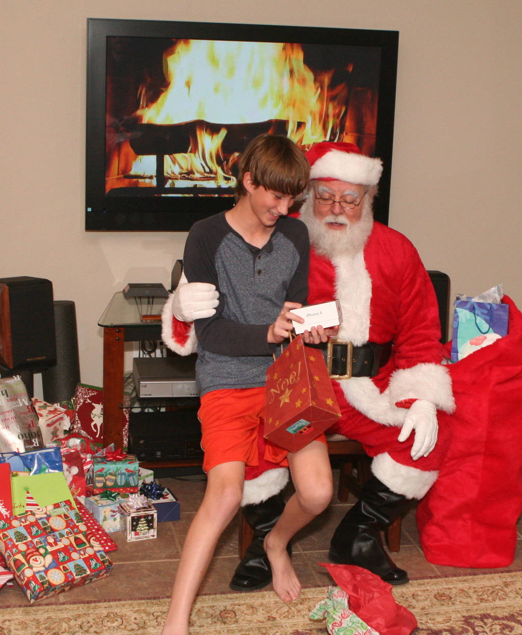2012/12(December)/Christmas/Eve/1024x768_2012-12-24-Christmas-057-Santa-Chance-iPhone9.JPG