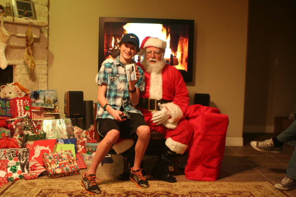 2012/12(December)/Christmas/Eve/1024x768_2012-12-24-Christmas-067-Santa-Vale-iPhone7s.JPG