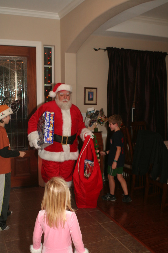 2012/12(December)/Christmas/Eve/640x480_2012-12-24-Christmas-043-Santa-Bevo-Chance-Dax-Mike-Ian.JPG