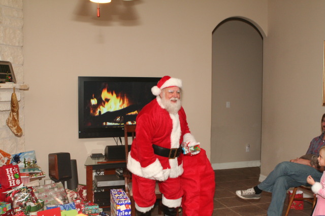 2012/12(December)/Christmas/Eve/640x480_2012-12-24-Christmas-050-Santa.JPG