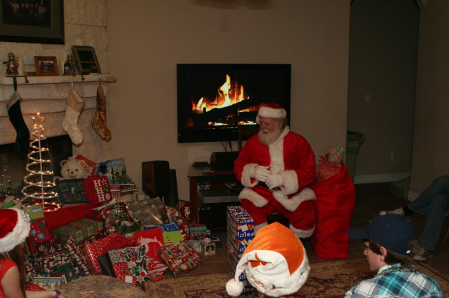 2012/12(December)/Christmas/Eve/640x480_2012-12-24-Christmas-052-Santa.JPG