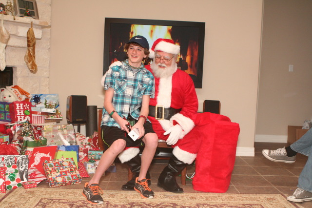 2012/12(December)/Christmas/Eve/640x480_2012-12-24-Christmas-067-Santa-Vale-iPhone8s.JPG