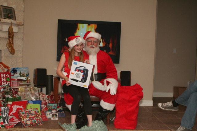 2012/12(December)/Christmas/Eve/640x480_2012-12-24-Christmas-077-Santa-Kyla-karaoke.JPG