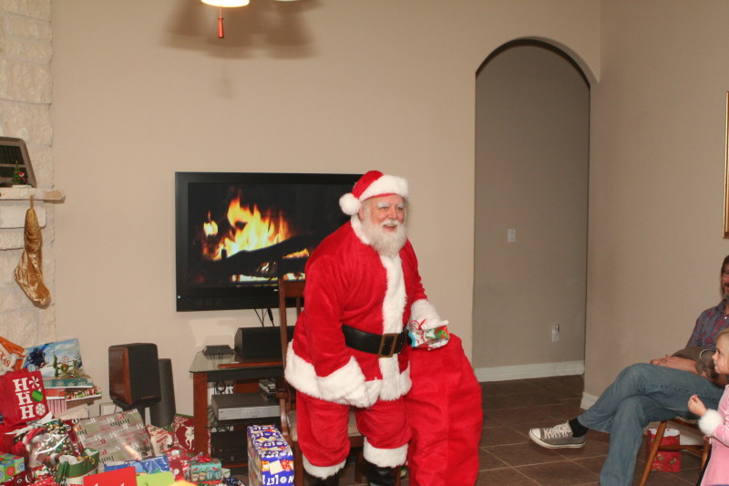2012/12(December)/Christmas/Eve/800x600_2012-12-24-Christmas-050-Santa.JPG