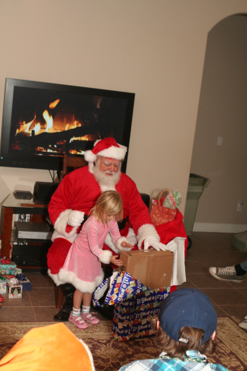 2012/12(December)/Christmas/Eve/800x600_2012-12-24-Christmas-055-Santa-Sydney.JPG