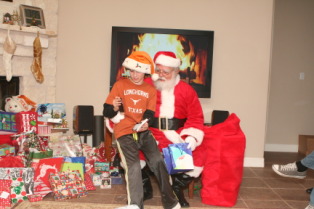 2012-12-24-Christmas-065-Santa-Dax-iPod-Touch.JPG