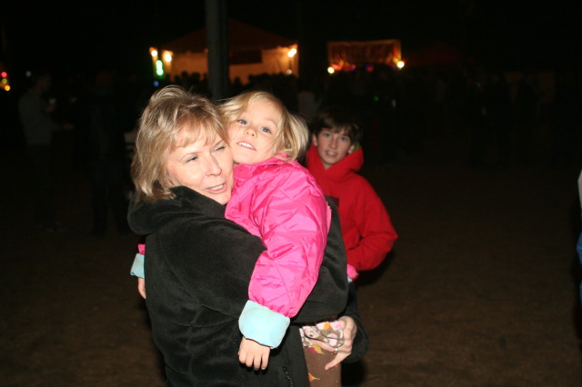 2012-12-22-Trail-of-Lights-08-Janeen-Sydney-Dax.JPG
