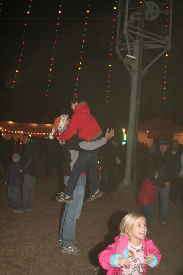 2012/12(December)/Christmas/Trail-of-Lights/640x480_2012-12-22-Trail-of-Lights-24-Travis-Dax.JPG