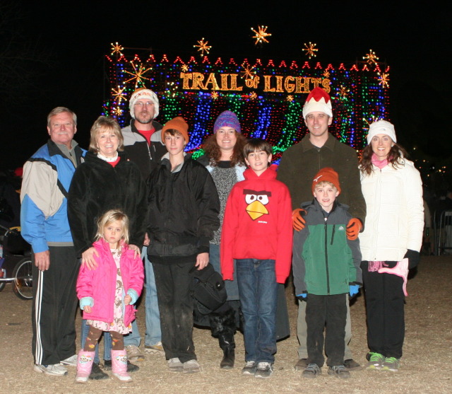 2012/12(December)/Christmas/Trail-of-Lights/640x480_2012-12-22-Trail-of-Lights-36-Jim-Janeen-Travis-Sydney-Chance-Suzi-Dax-Josh-Ian-Heather.JPG