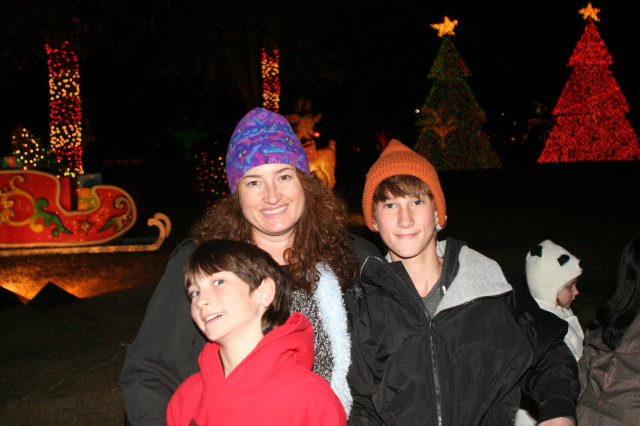 2012/12(December)/Christmas/Trail-of-Lights/640x480_2012-12-22-Trail-of-Lights-54-Dax-Suzi-Chance.JPG