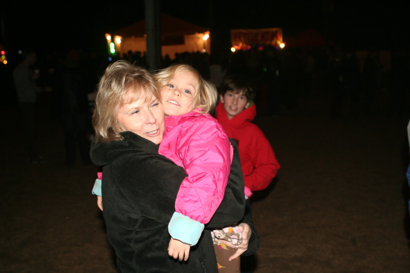 2012-12-22-Trail-of-Lights-08-Janeen-Sydney-Dax.JPG