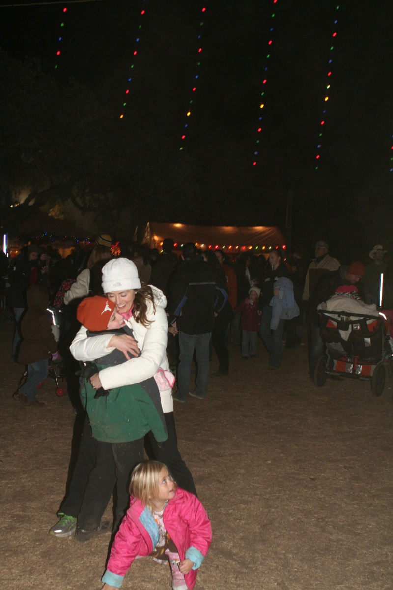2012/12(December)/Christmas/Trail-of-Lights/800x600_2012-12-22-Trail-of-Lights-17-Heather-Ian-Sydney.JPG