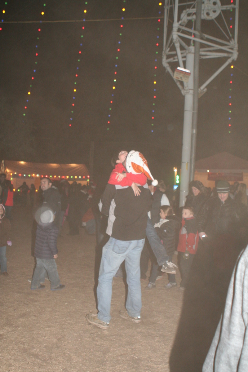 2012/12(December)/Christmas/Trail-of-Lights/800x600_2012-12-22-Trail-of-Lights-26-Dax-Travis.JPG