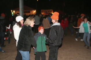 2012-12-22-Trail-of-Lights-12-Heather-Janeen-Ian-Chance.JPG