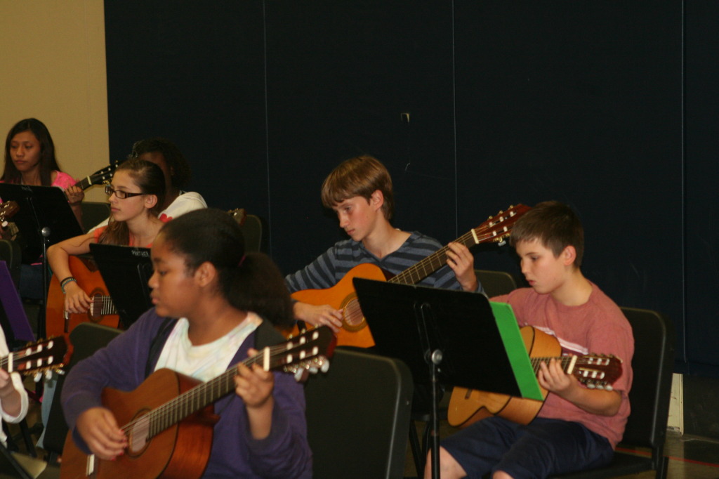 2012/12(December)/NYOS-Chance-Guitar-Recital/1024x768_2012-12-07-NYOS-Guitar-Recital-Chance-5.JPG