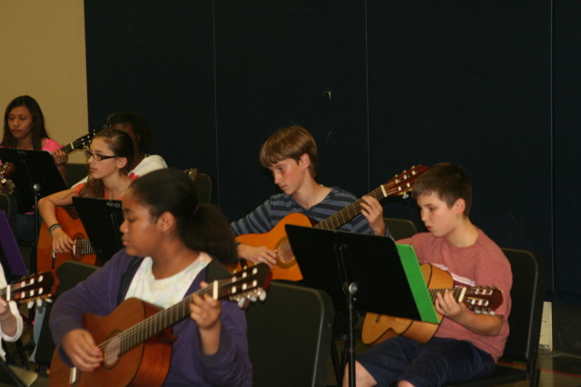 2012/12(December)/NYOS-Chance-Guitar-Recital/640x480_2012-12-07-NYOS-Guitar-Recital-Chance-5.JPG