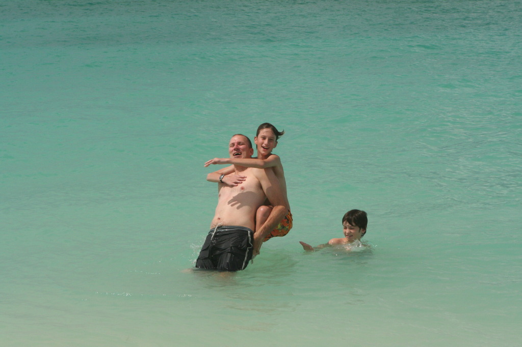 2012/BEST-OF/1024x768_2012-10-02-Disney-Cruise-40-beach-Travis-Chance-Dax-GOOD.JPG